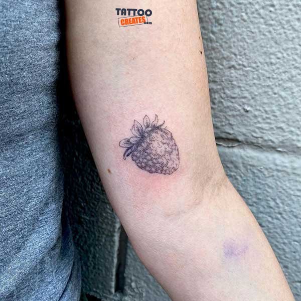 50+ Gorgeous Strawberry Tattoos With Meaning (New Designs)