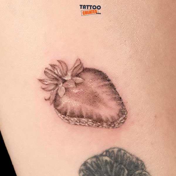 50+ Gorgeous Strawberry Tattoos With Meaning (New Designs)